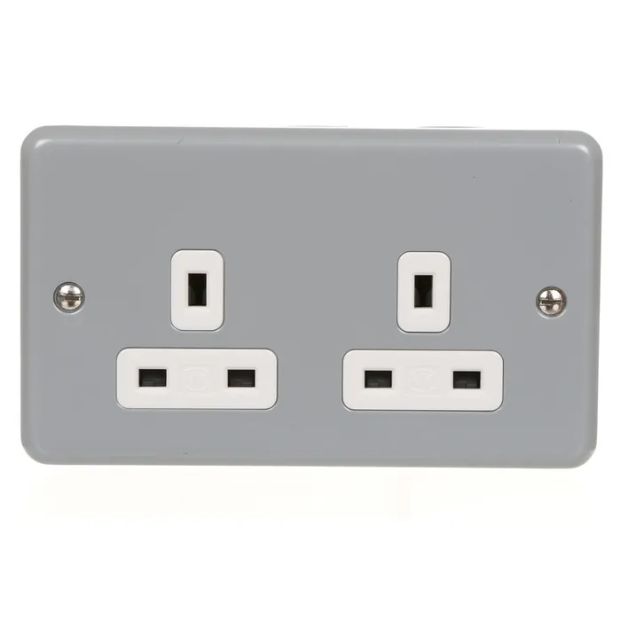 Click 13A 2 Gang Unswitched Socket Outlet Metal Clad